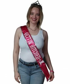 Bachelorette.com Glow In The Dark Gettin' Hitched Sash Bachelorette Party Fashions